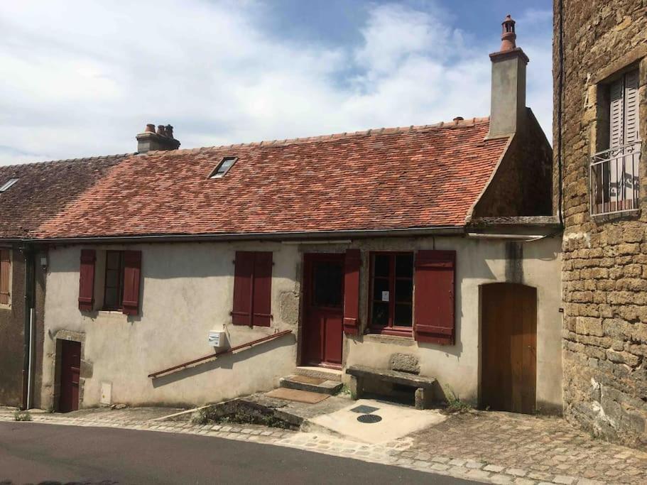 Holiday home Agreable Maison De A En Auxois Semur-en-Auxois